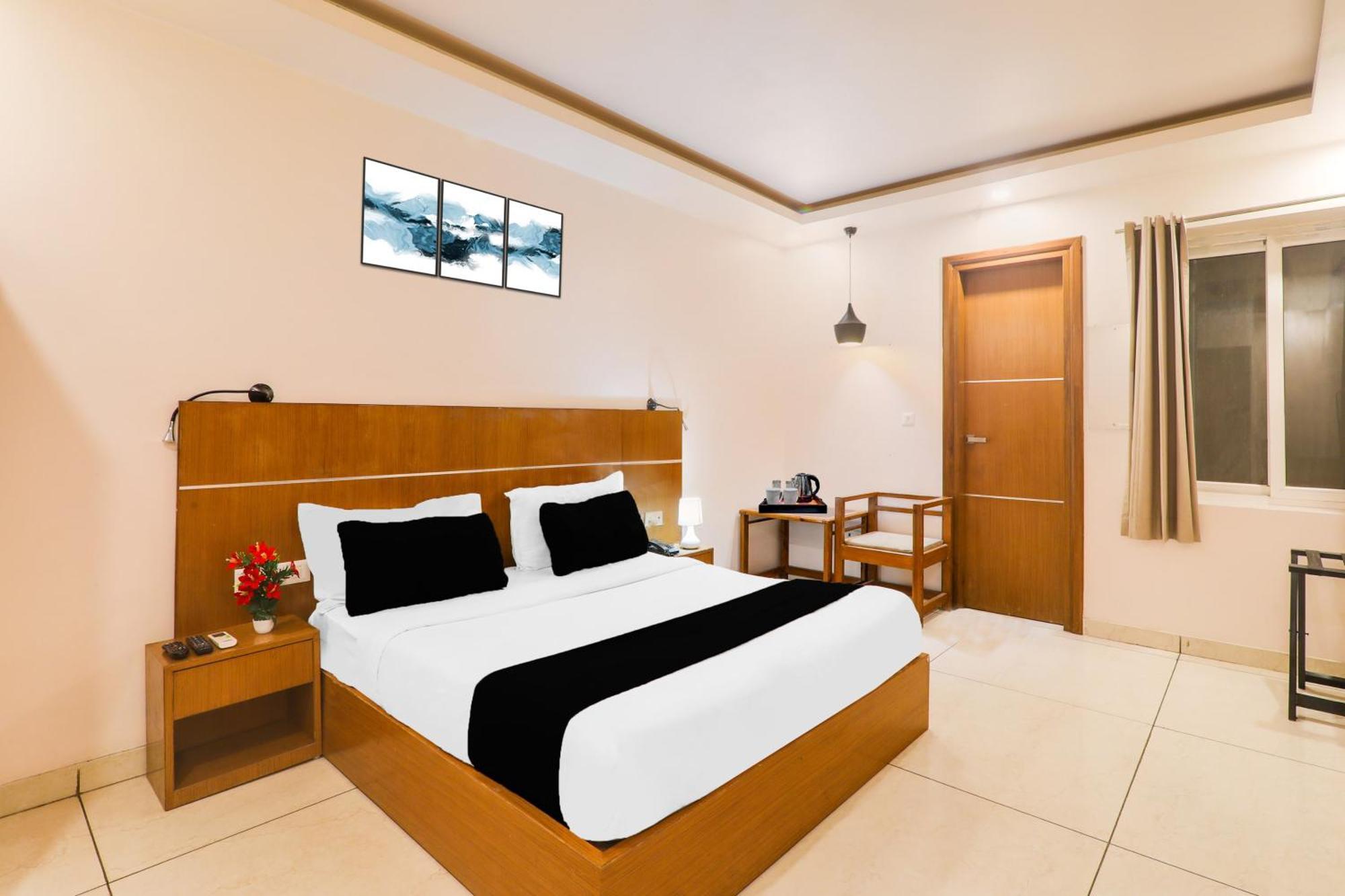 Super Townhouse Viraj Khand Formerly Veridian Inn Chinhat Extérieur photo