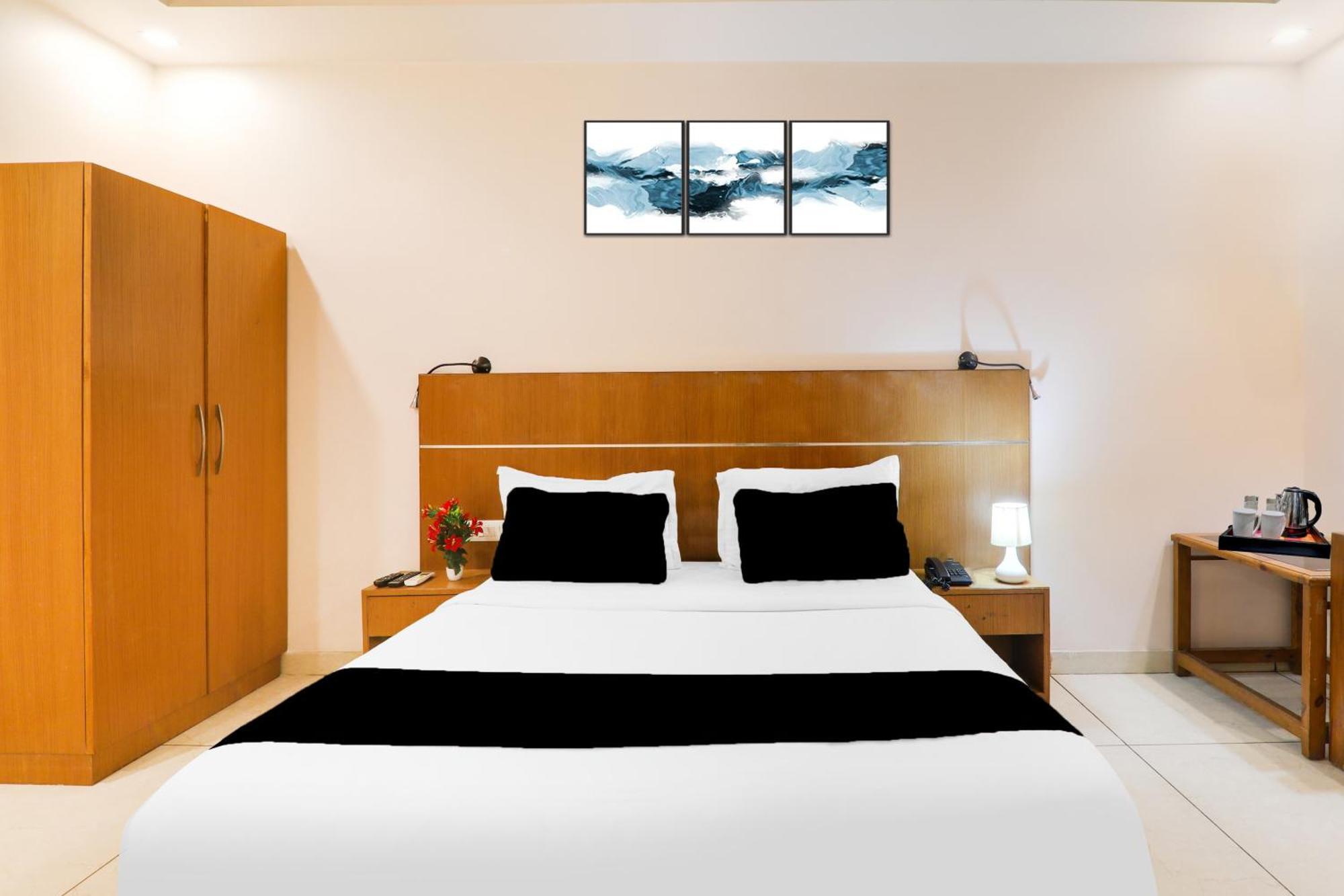 Super Townhouse Viraj Khand Formerly Veridian Inn Chinhat Extérieur photo