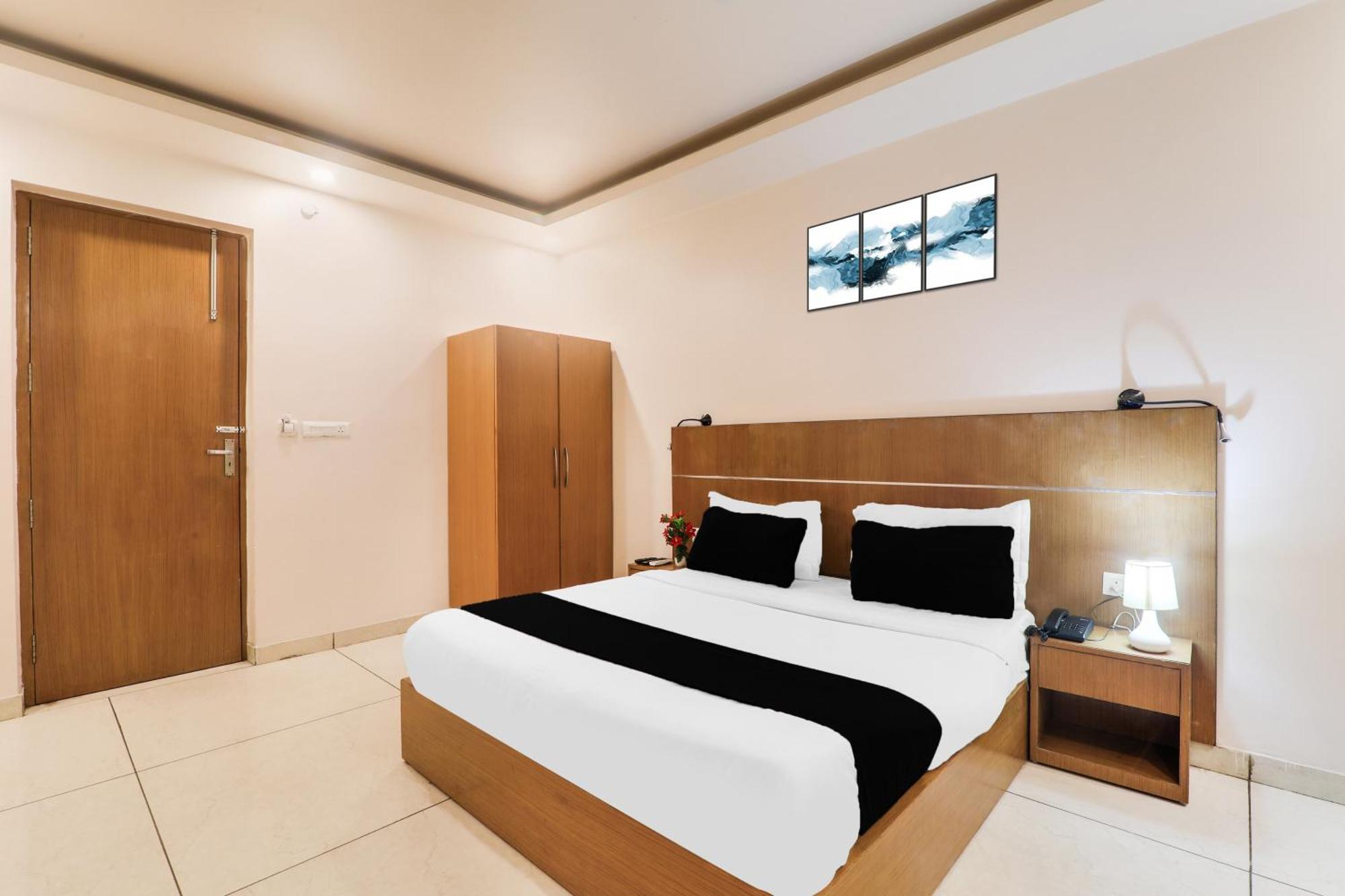 Super Townhouse Viraj Khand Formerly Veridian Inn Chinhat Extérieur photo