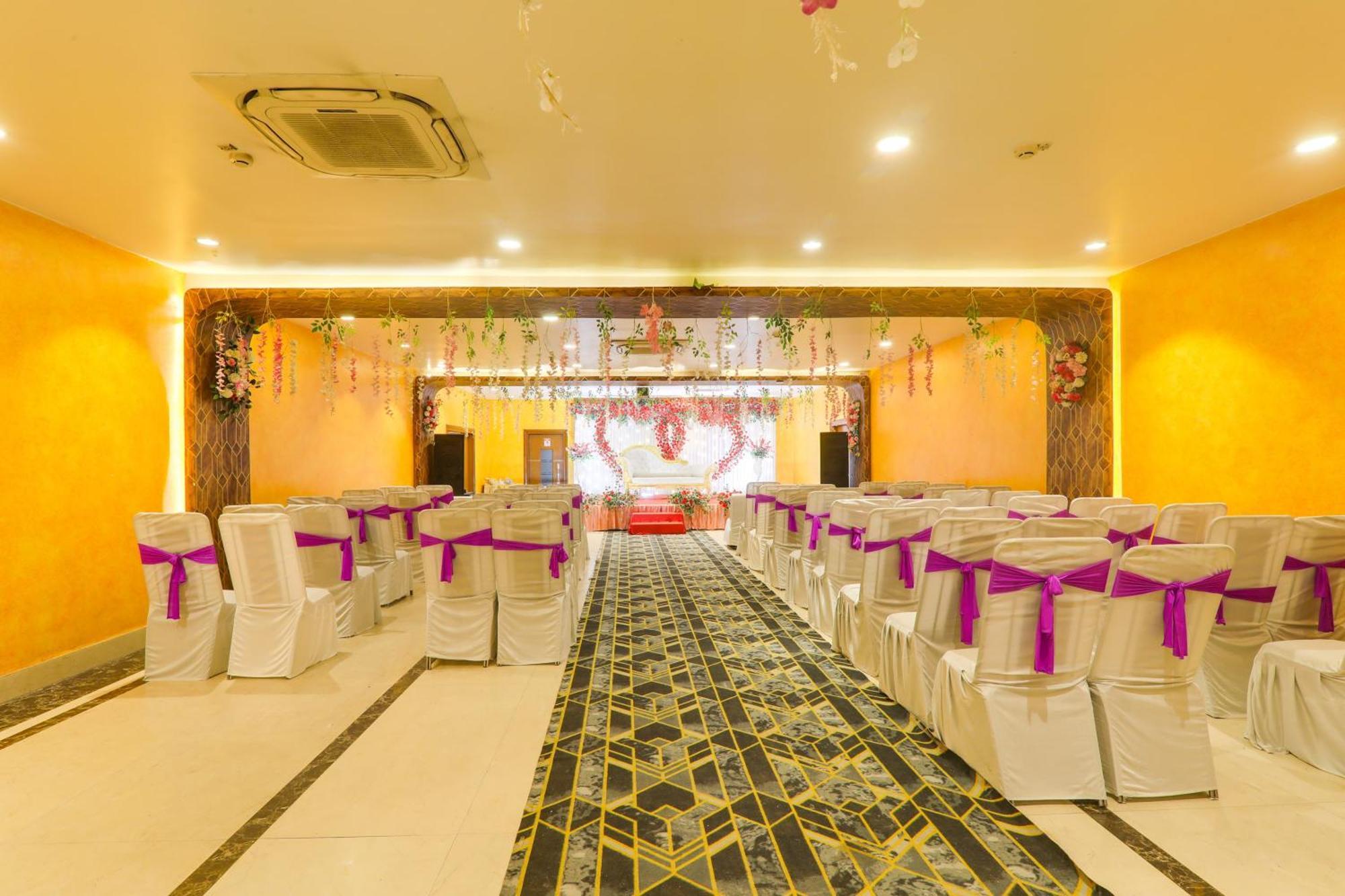 Super Townhouse Viraj Khand Formerly Veridian Inn Chinhat Extérieur photo
