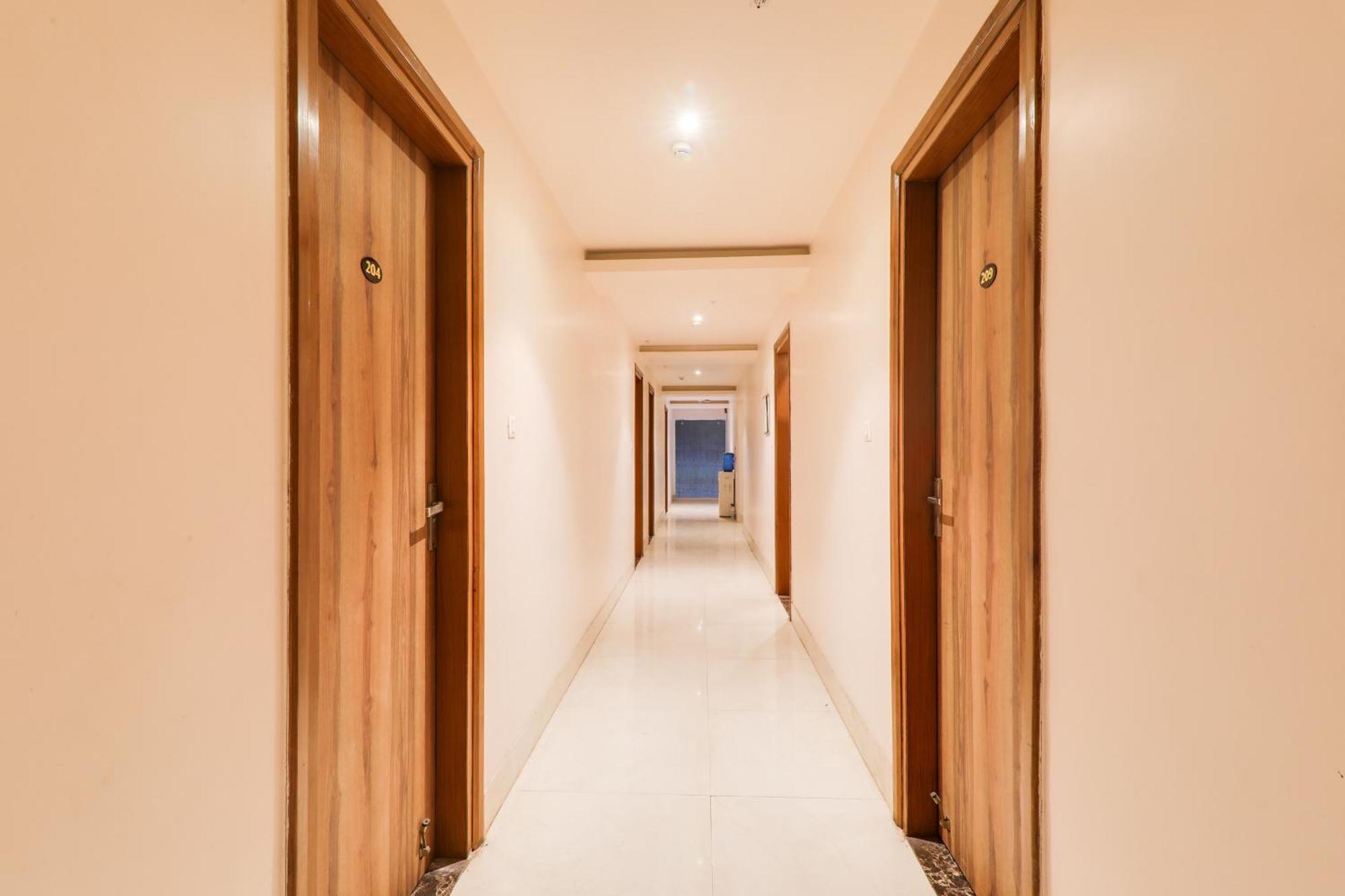 Super Townhouse Viraj Khand Formerly Veridian Inn Chinhat Extérieur photo