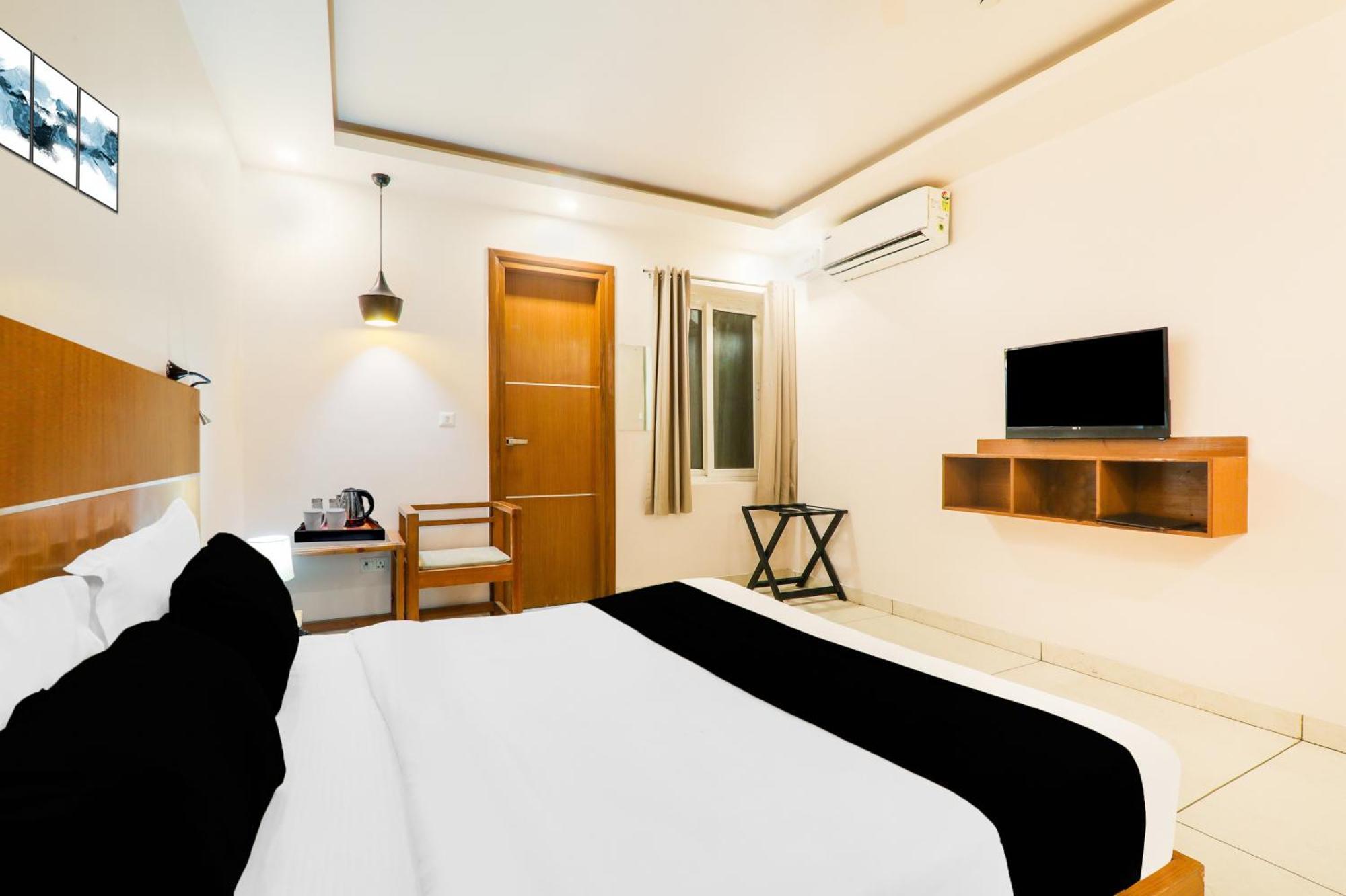 Super Townhouse Viraj Khand Formerly Veridian Inn Chinhat Extérieur photo