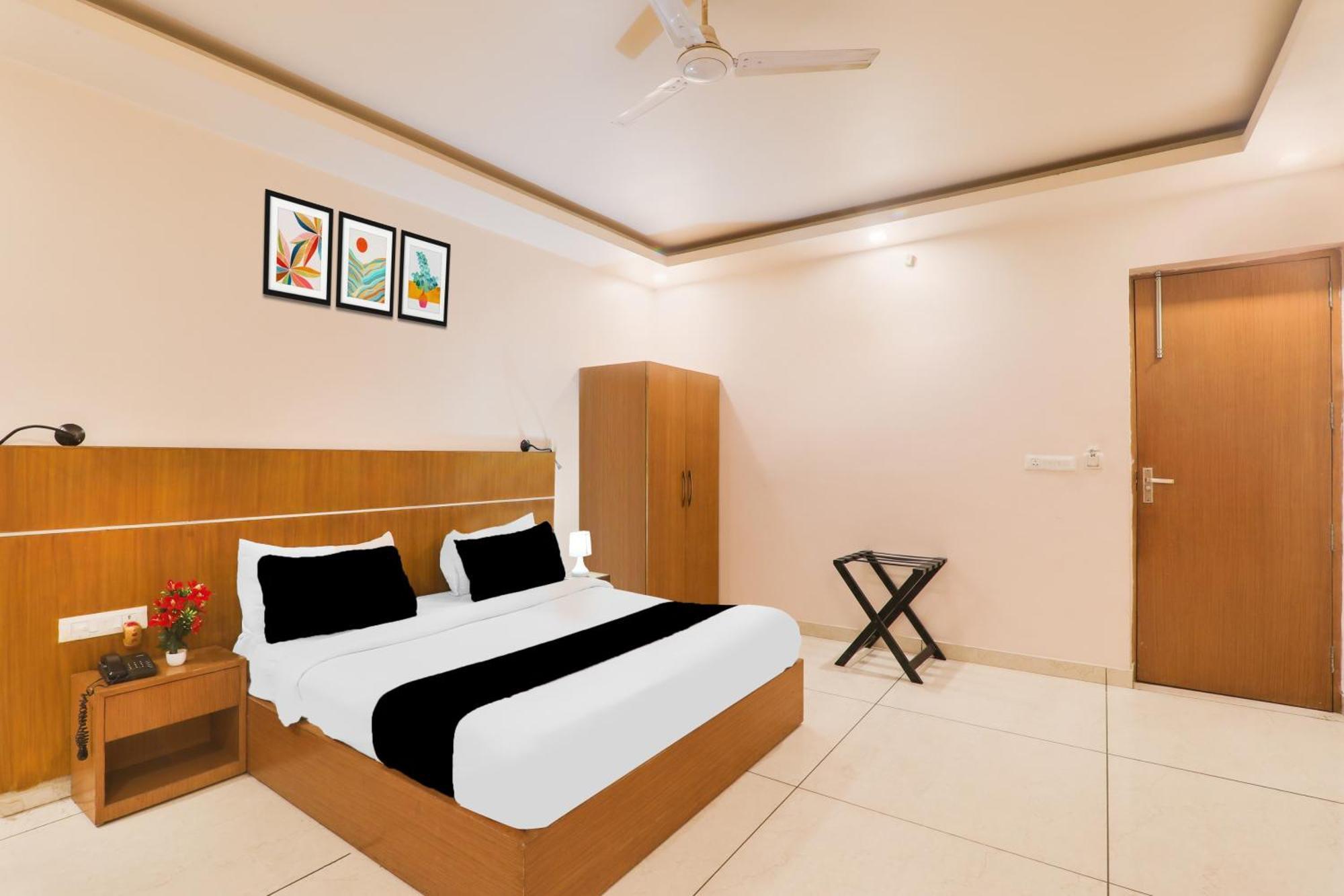 Super Townhouse Viraj Khand Formerly Veridian Inn Chinhat Extérieur photo
