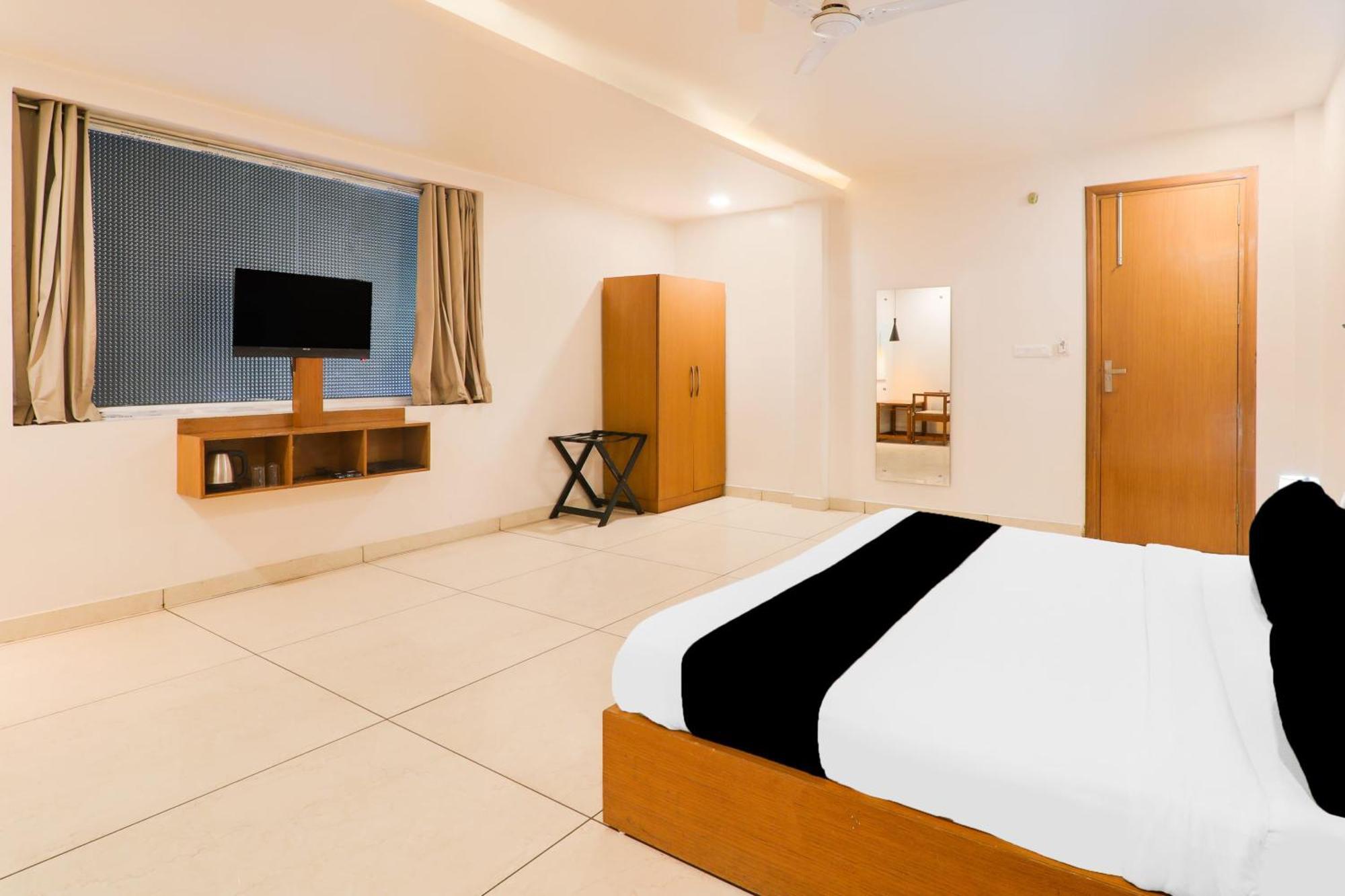 Super Townhouse Viraj Khand Formerly Veridian Inn Chinhat Extérieur photo