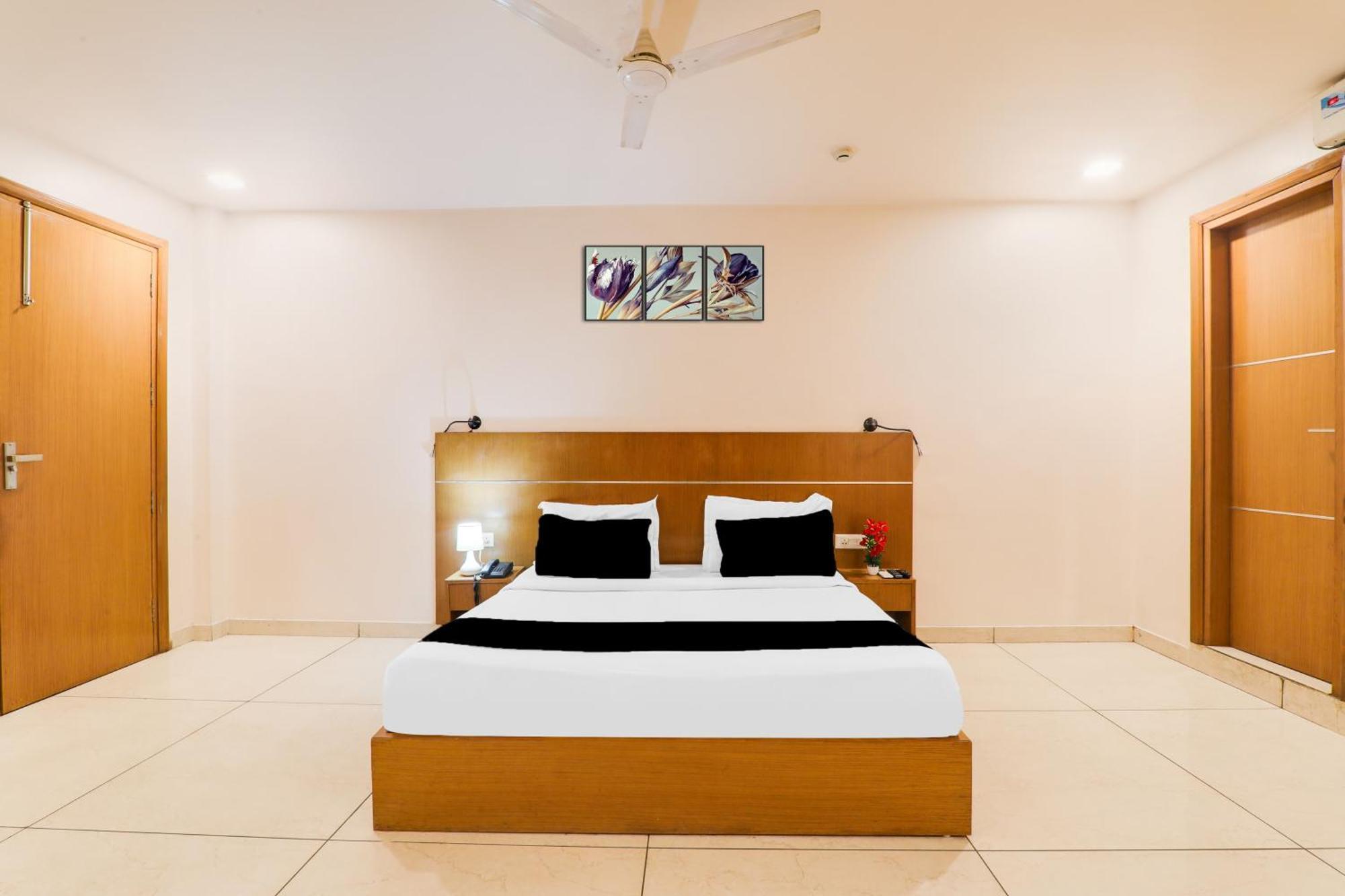 Super Townhouse Viraj Khand Formerly Veridian Inn Chinhat Extérieur photo