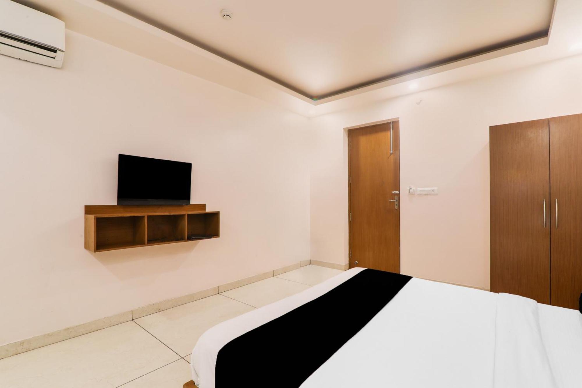 Super Townhouse Viraj Khand Formerly Veridian Inn Chinhat Extérieur photo