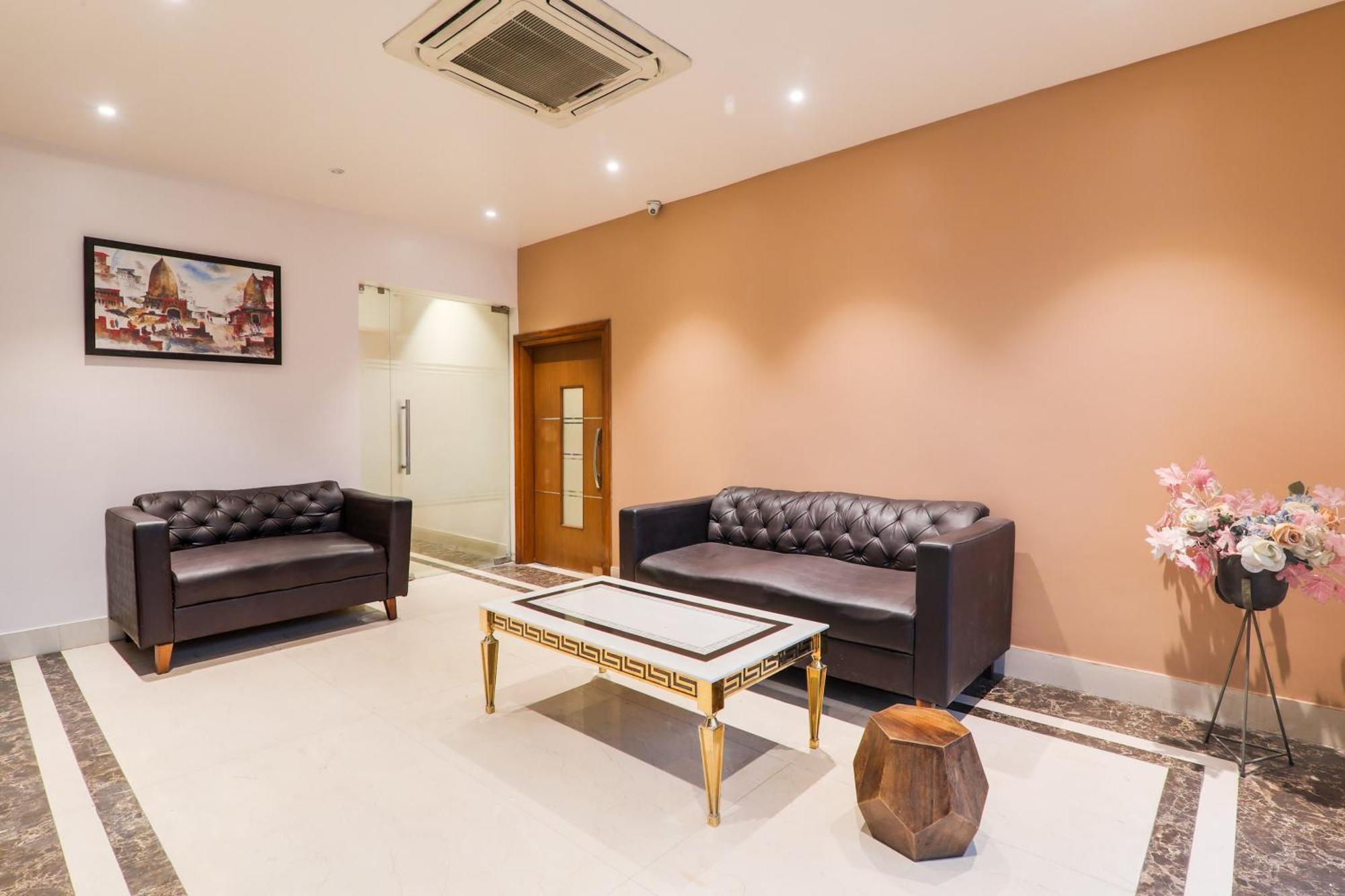 Super Townhouse Viraj Khand Formerly Veridian Inn Chinhat Extérieur photo