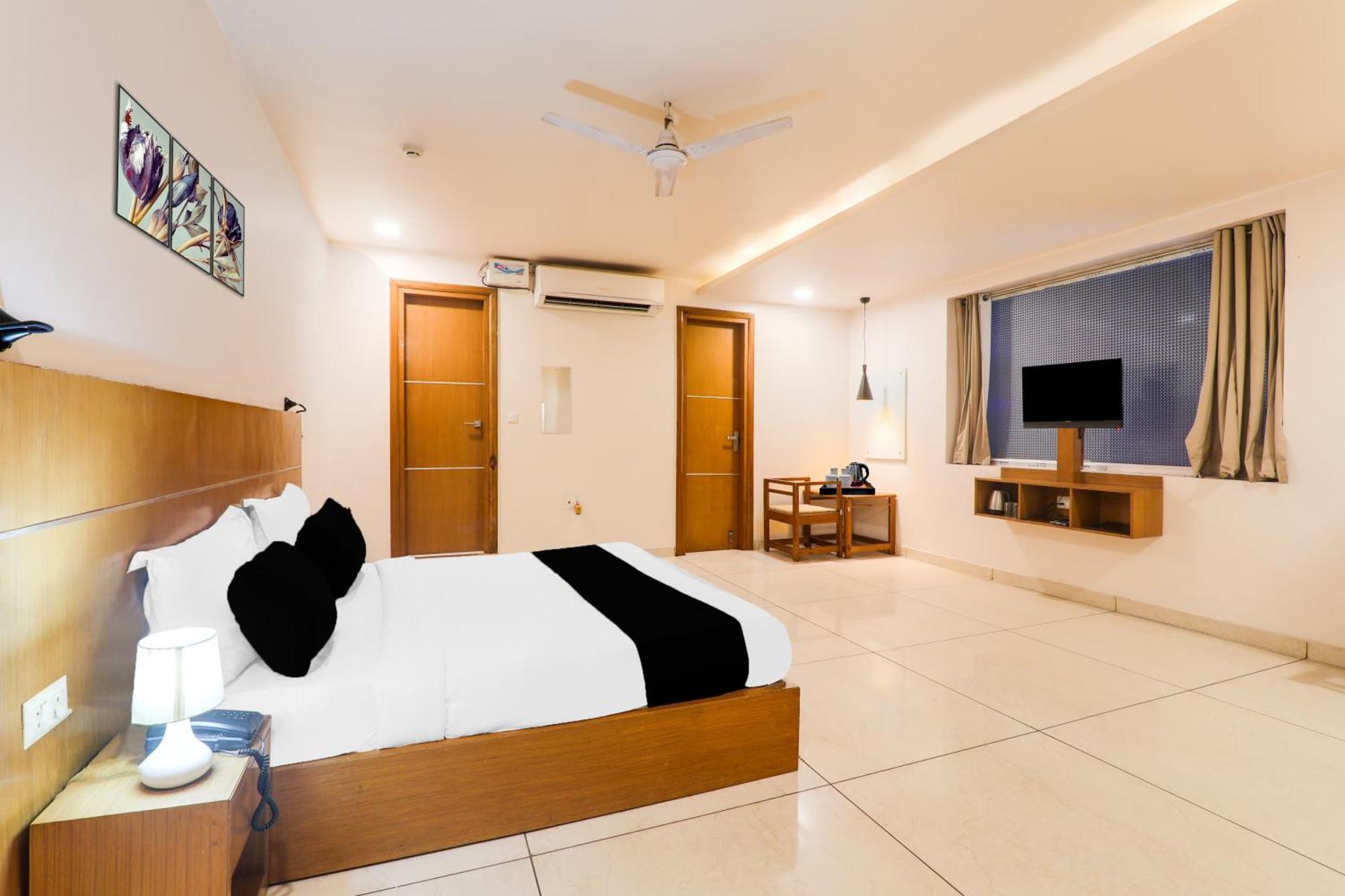 Super Townhouse Viraj Khand Formerly Veridian Inn Chinhat Extérieur photo